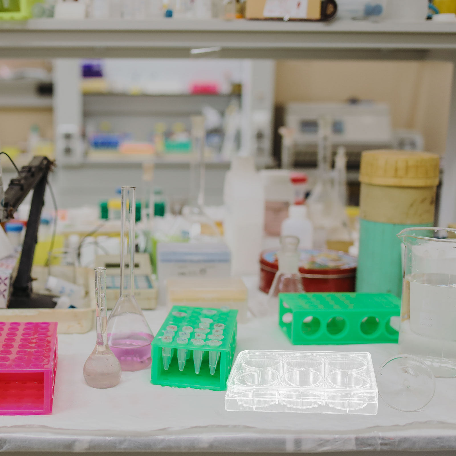 طبق زراعة الأنسجة المخبري ذو ت - مراجعة Lab Equipment وسعره