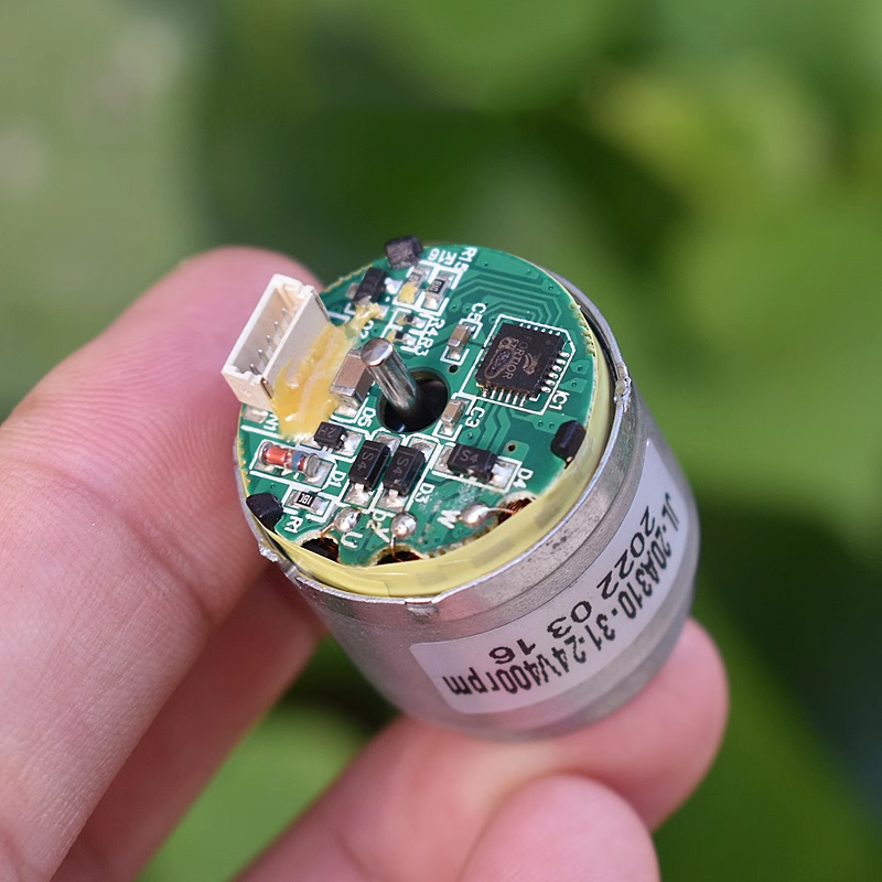 مضخة مياه صغيرة بدون فرشاة تعم - مراجعة Mini Peristaltic Pump 12V وسعره