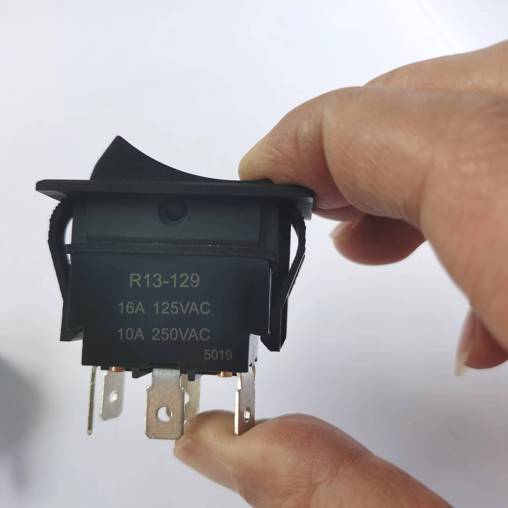 R13-129 4Pin 6Pins 125/250V 16 - مراجعة Industrial Tools وسعره
